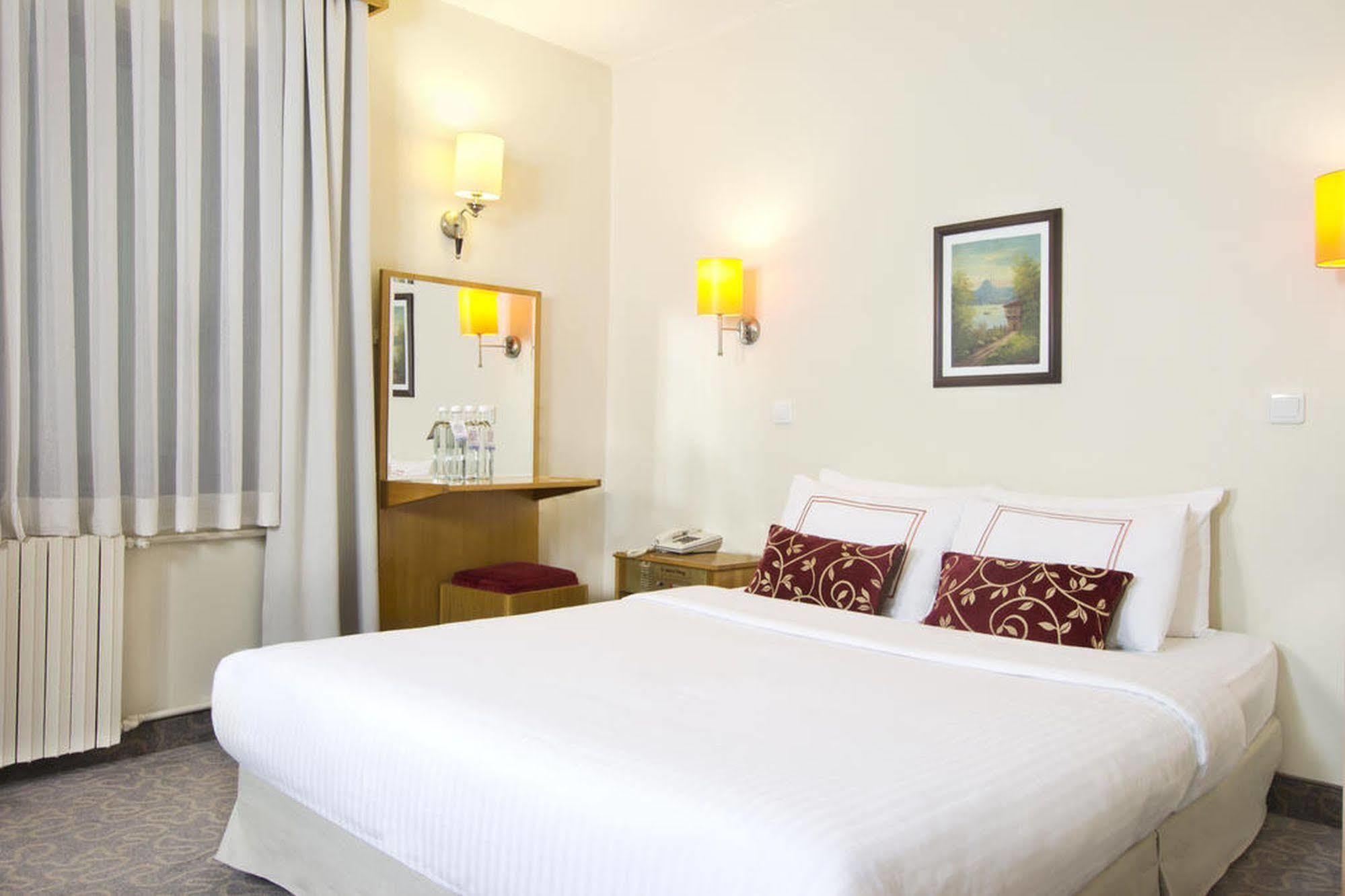 Ilkay Hotel Isztambul Kültér fotó